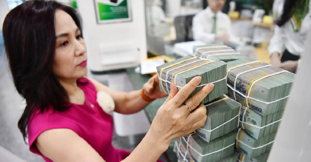 Bí Ẩn Phía Sau Lãi Suất Gửi Tiết Kiệm 9%/Năm: Hiểu Để Đàm Phán Giành Lợi Thế