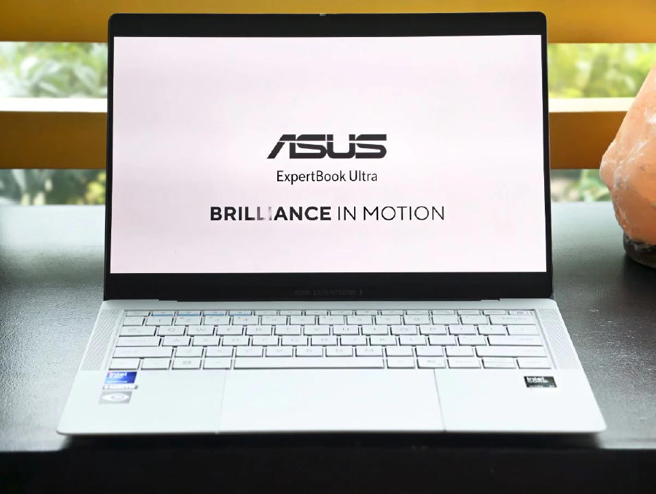 Asus ExpertBook Ultra – Chiếc máy tính nhẹ tựa lông hồng sở hữu sức mạnh AI hạng nặng